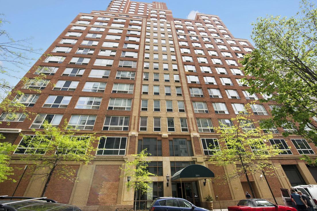 201 East 80th Street, Unit 16D Manhattan, NY 10075 - Photo 16 of 19 a front view of a building