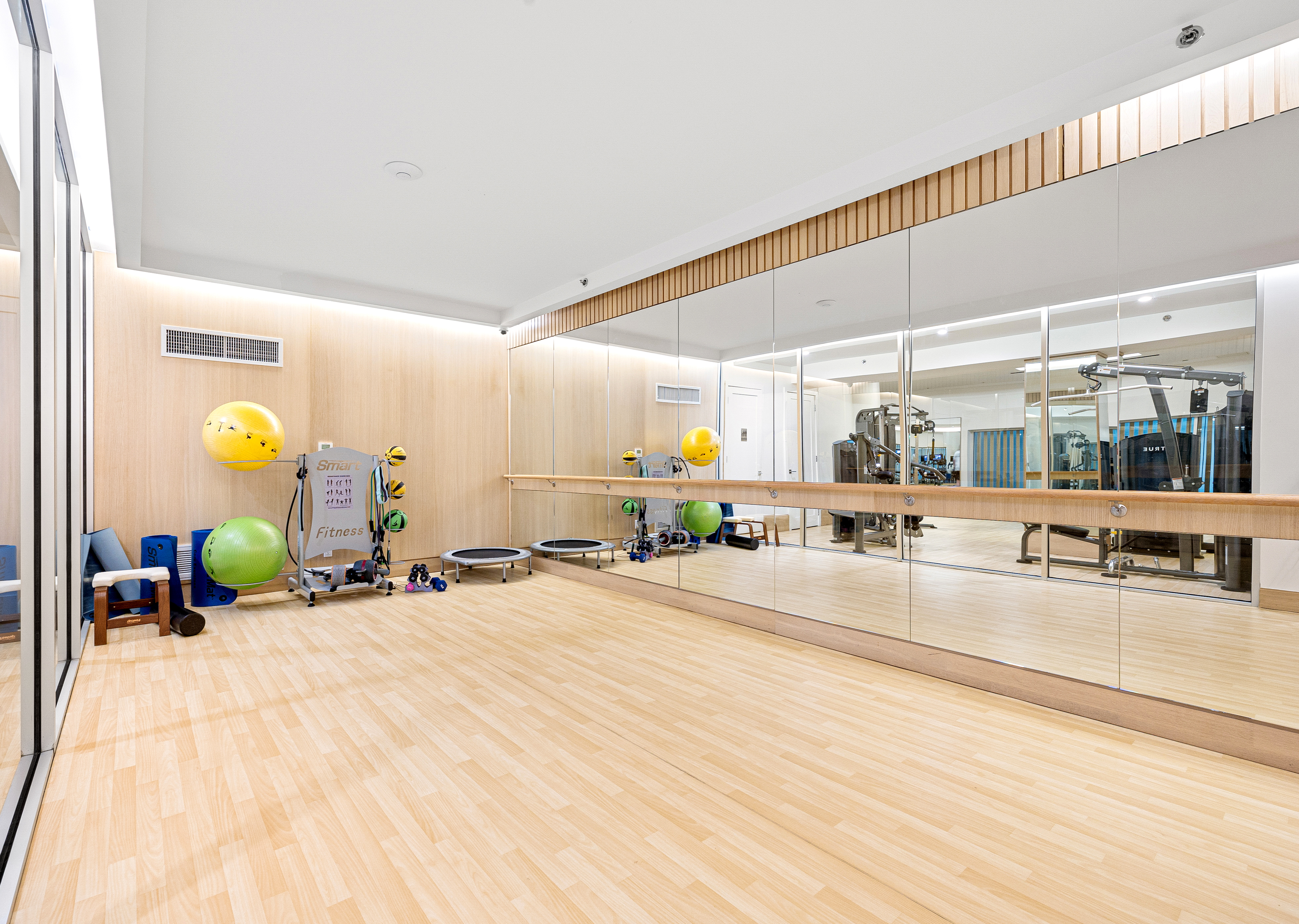 300 West 122nd Street, Unit 4F Manhattan, NY 10027 - Photo 19 of 32 a room with lots of table and chairs