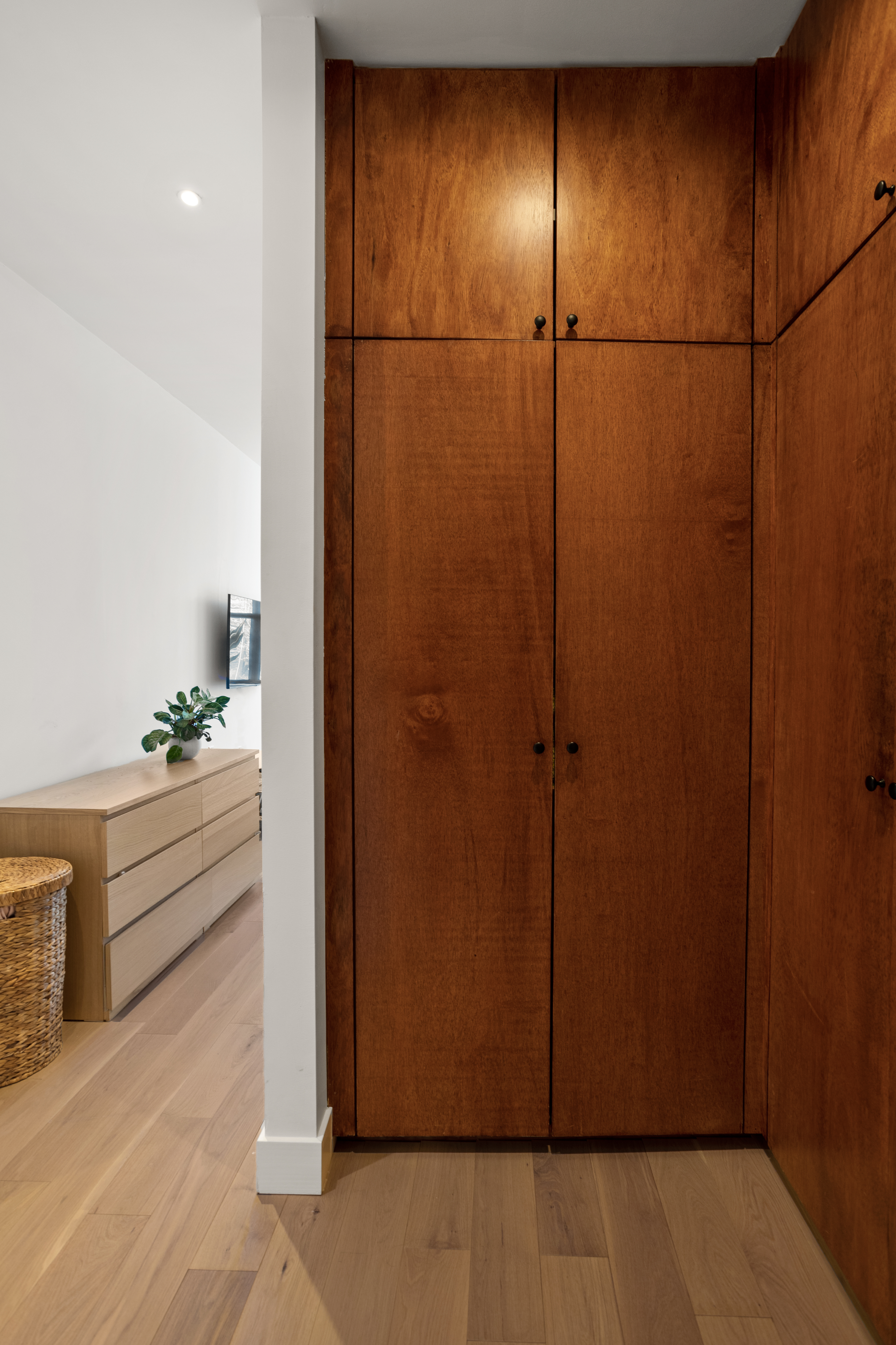 537 East 6th Street, Unit 5 Manhattan, NY 10009 - Photo 3 of 12 a view of a hallway