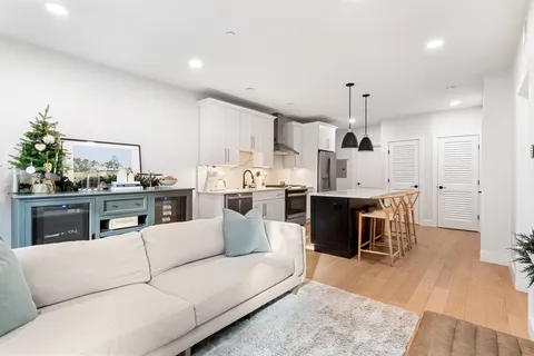 $725,000 | 202 Maverick Street, Unit 106, Boston, MA 02128
