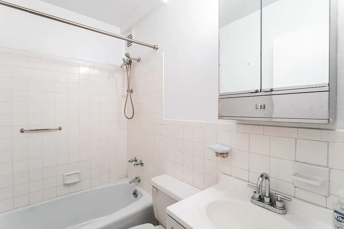 520 East 81st Street, Unit 1F Manhattan, NY 10028 - Photo 4 of 5