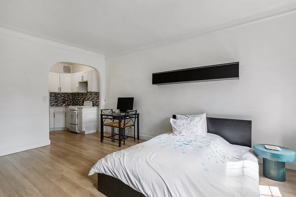 233 East 54th Street, Unit 4D Manhattan, NY 10022 - Photo 2 of 9