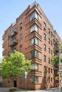 a picture of a wall with a bench