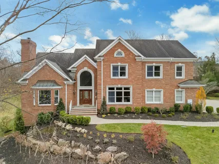$2,385,000 | 3 Kensington Court, Warren, NJ 07059