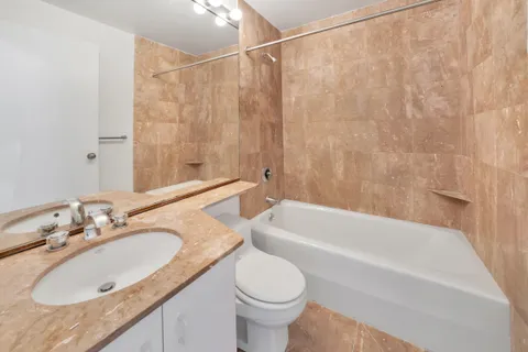 $995,000 | 250 West 90th Street, Unit 6D | Upper West Side