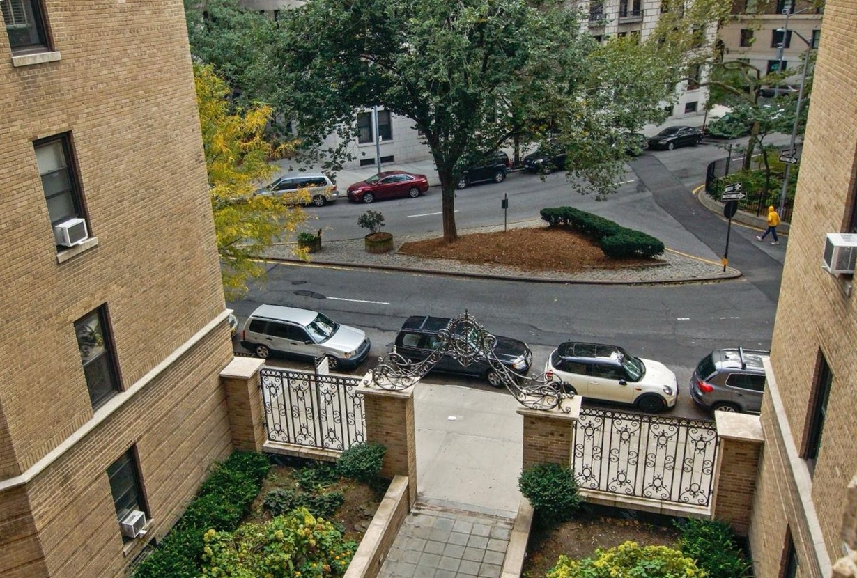 779 Riverside Drive, Unit A50 Manhattan, NY 10032 - Photo 9 of 14 a view of outdoor kitchen outdoor kitchen and outdoor seating