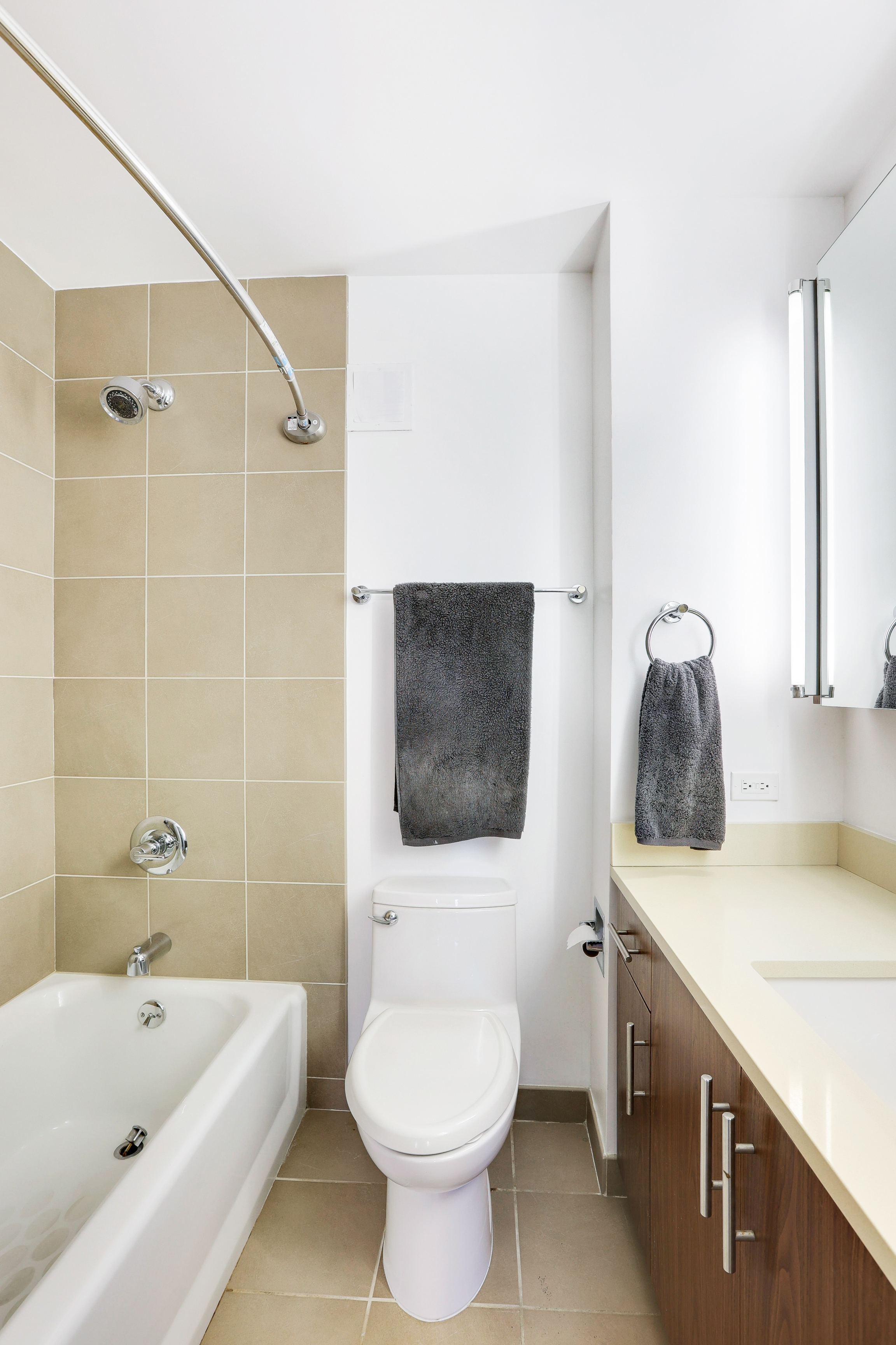 330 East 38th Street, Unit 20E Manhattan, NY 10016 - Photo 6 of 17 a bathroom with a sink toilet and bathtub