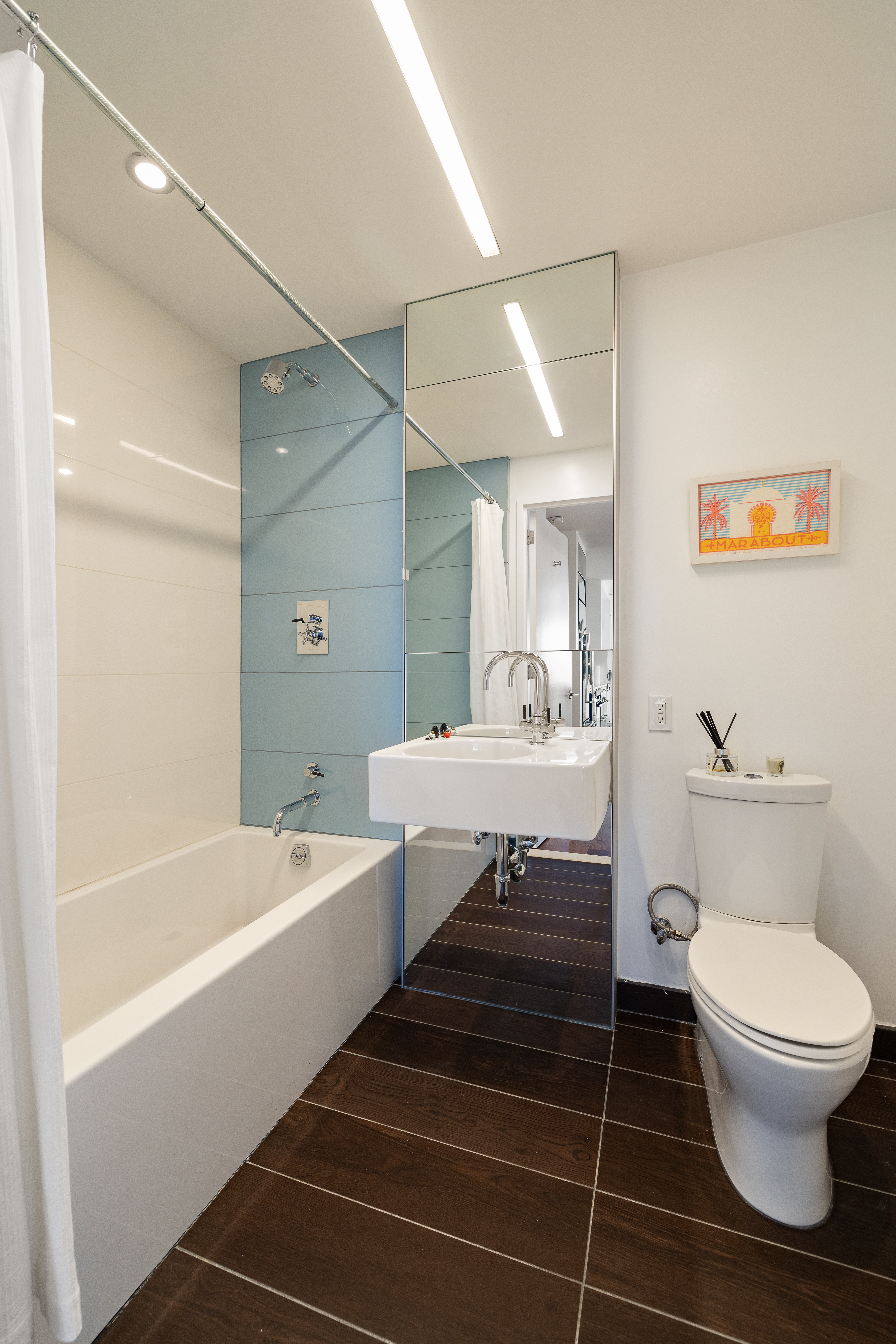 2 Northside Piers, Unit 8A Brooklyn, NY 11249 - Photo 9 of 11 a bathroom with a toilet a sink and bathtub