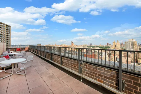 $450,000 | 2025 Broadway, Unit 29G | Upper West Side