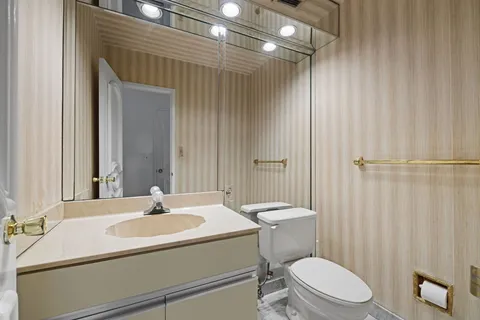 $1,199,000 | 4925 Collins Avenue, Unit 1A, Miami Beach, FL 33140