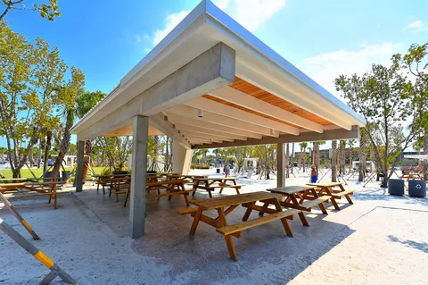 $525,000 | 2452 Whippoorwill Circle, Sarasota, FL 34231