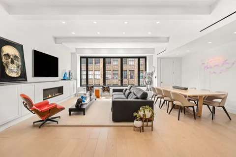 $2,975,000 | 233 West 26th Street, Unit 7E | Chelsea
