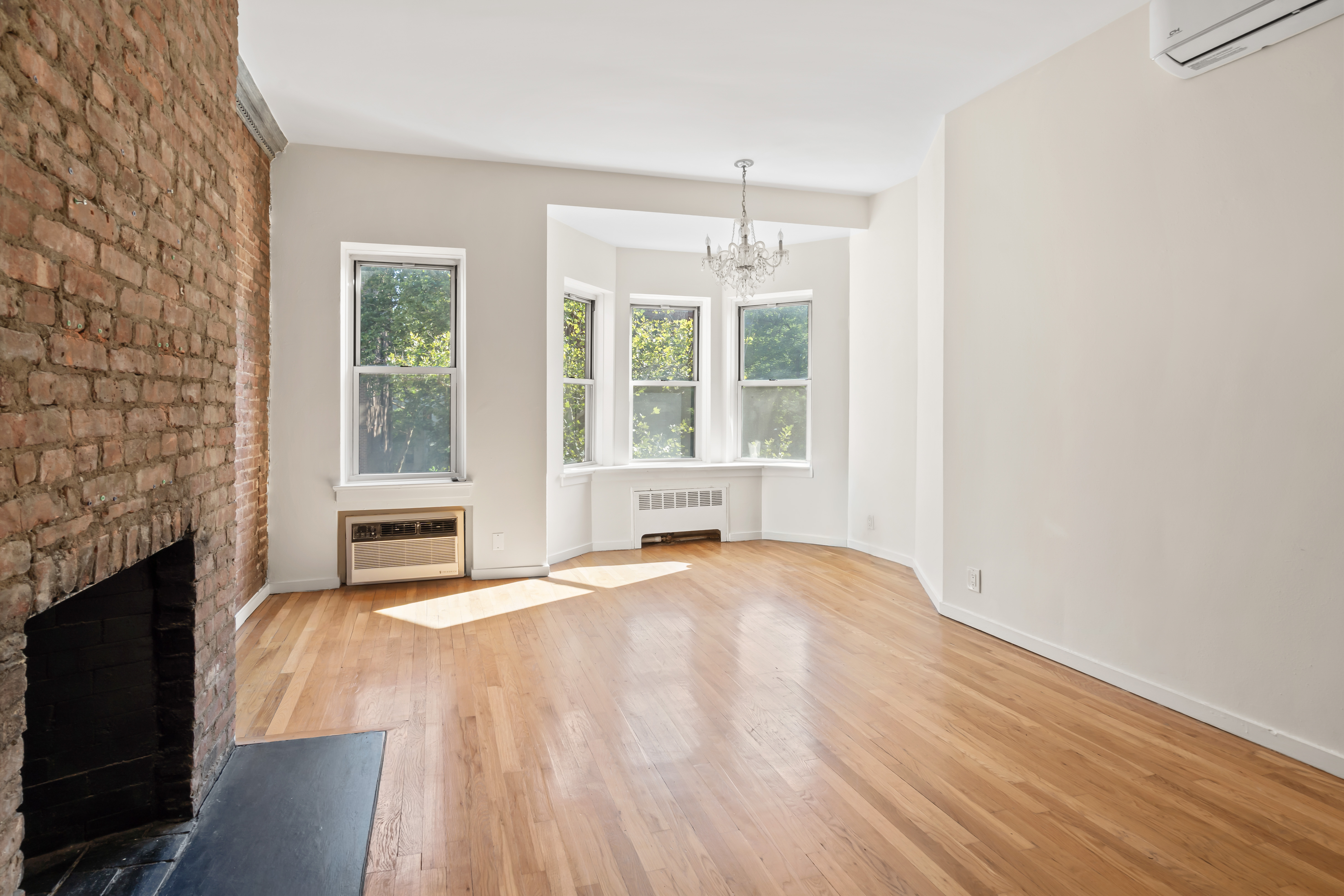 141 West 94th Street, Unit 3F Manhattan, NY 10025 - Photo 3 of 9