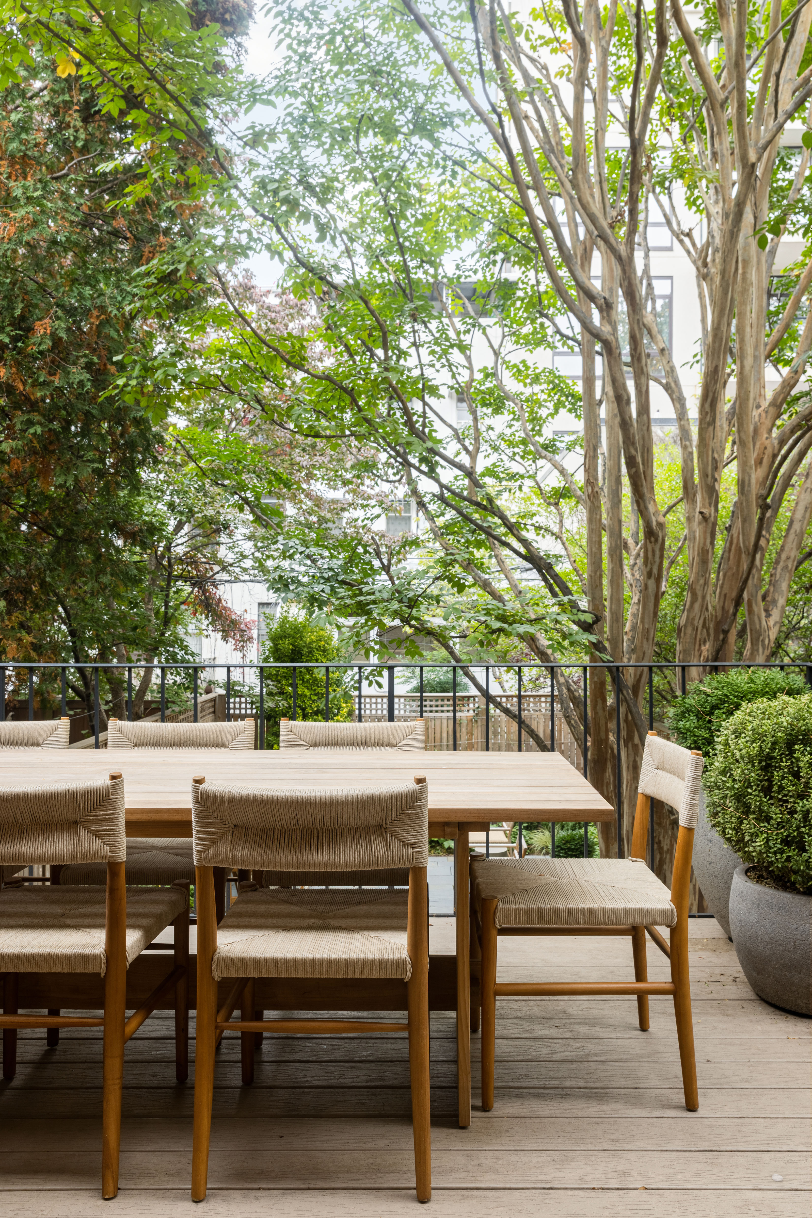 309 Pacific Street Brooklyn, NY 11201 - Photo 5 of 22 a view of a patio with table and chairs and a large tree