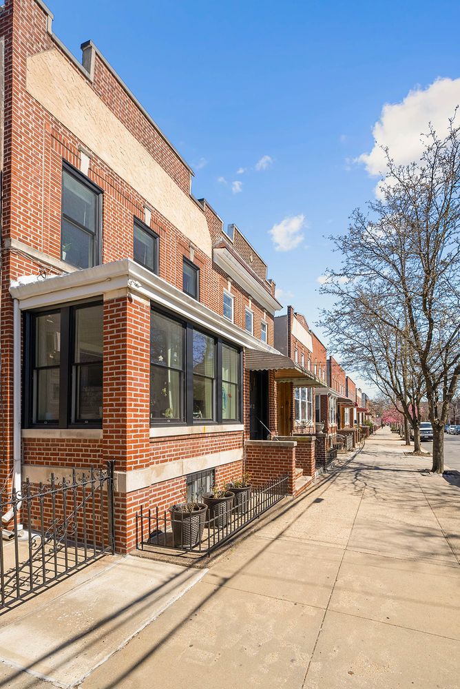 a building with a outdoor space