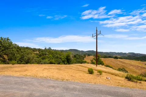 $875,000 | 23655 Vineyard Road, Geyserville, CA 95441