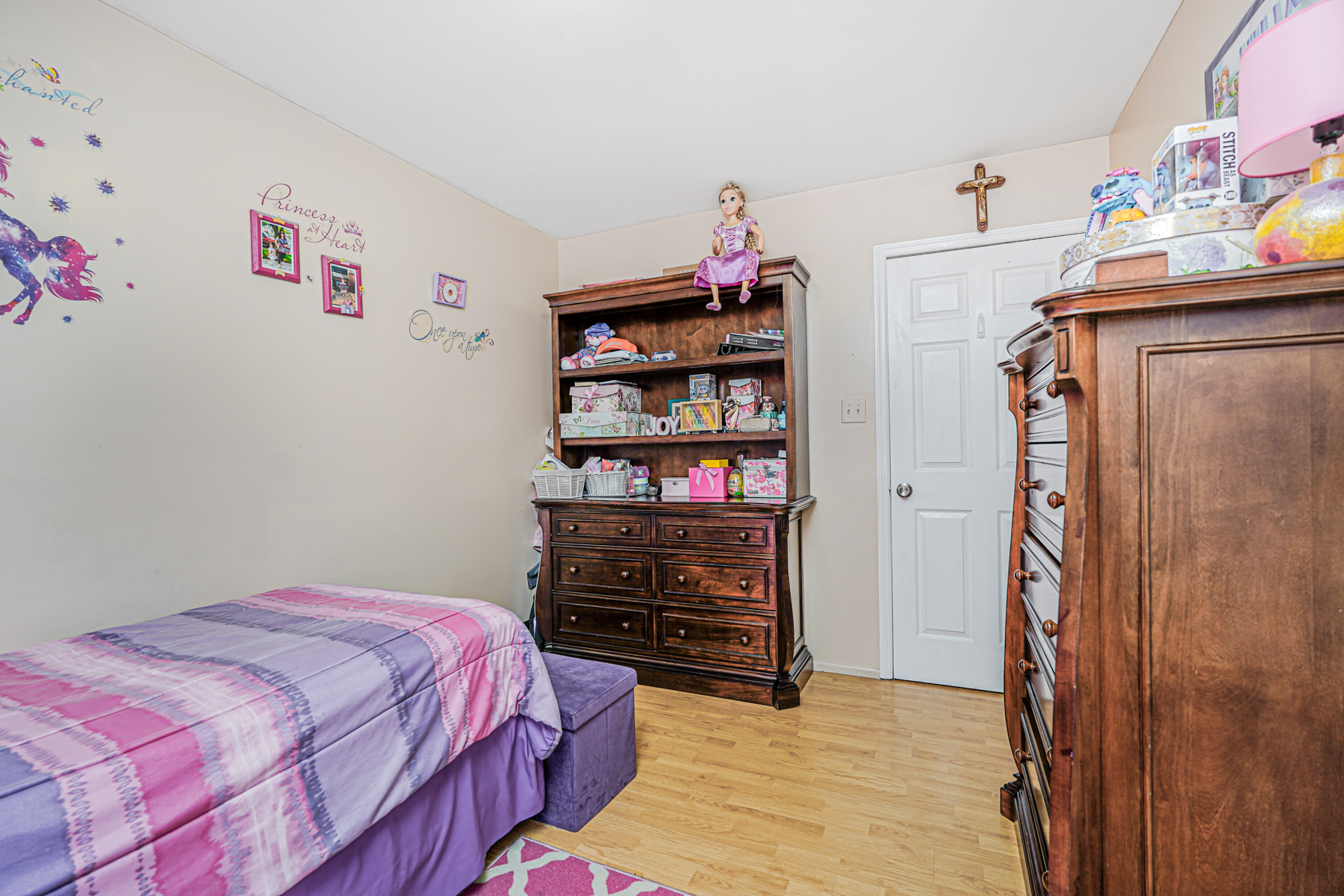 287 Greaves Avenue Staten Island, NY 10308 - Photo 20 of 35 a bedroom with a bed and closet