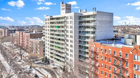 $950,000 | 370 Ocean Parkway, Unit 8H | Kensington