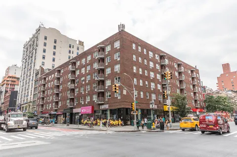 $569,000 | 170 West 23rd Street, Unit 2J | Chelsea