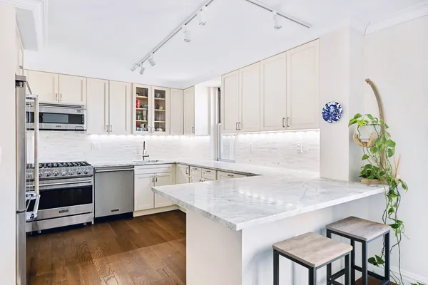 $6,759 | 555 Main Street, Unit 1115 | Roosevelt Island