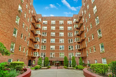 $335,000 | 9801 Shore Road, Unit 3Q | Bay Ridge