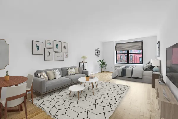 $4,000 | 165 Christopher Street, Unit 1J | West Village