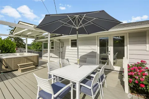 $1,050,000 | 10417 76th Avenue South, Seattle, WA 98178