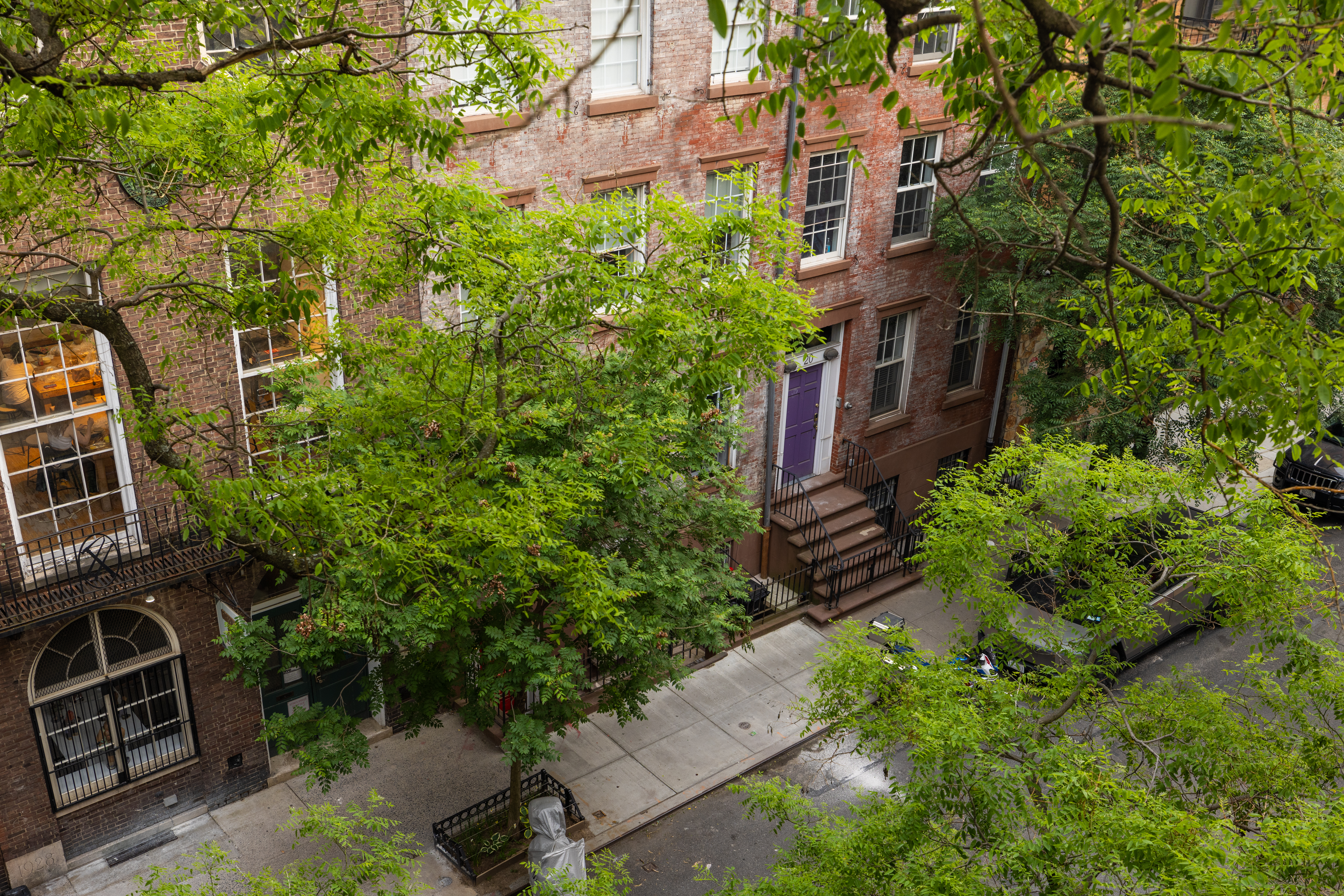 15 Jones Street, Unit 5H Manhattan, NY 10014 - Photo 7 of 15 a view of a garden with plants