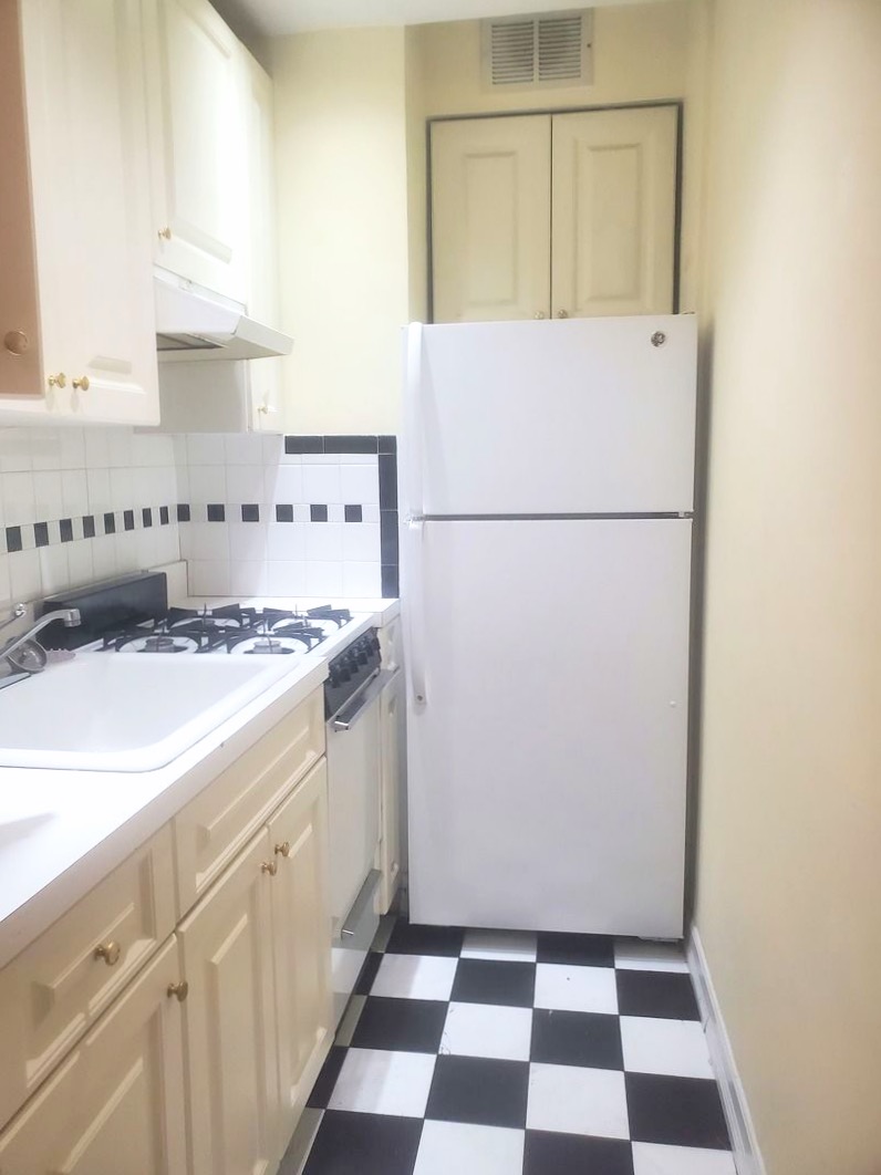 330 East 58th Street, Unit 2F Manhattan, NY 10022 - Photo 7 of 12