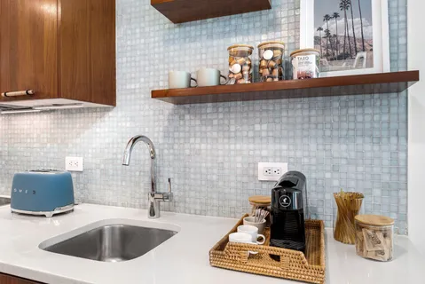 $600,000 | 6801 Collins Avenue, Unit DOOR 606, Miami Beach, FL 33141