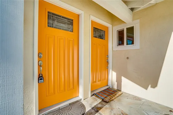 $3,195 | 301 Oswego Avenue, Huntington Beach, CA 92648