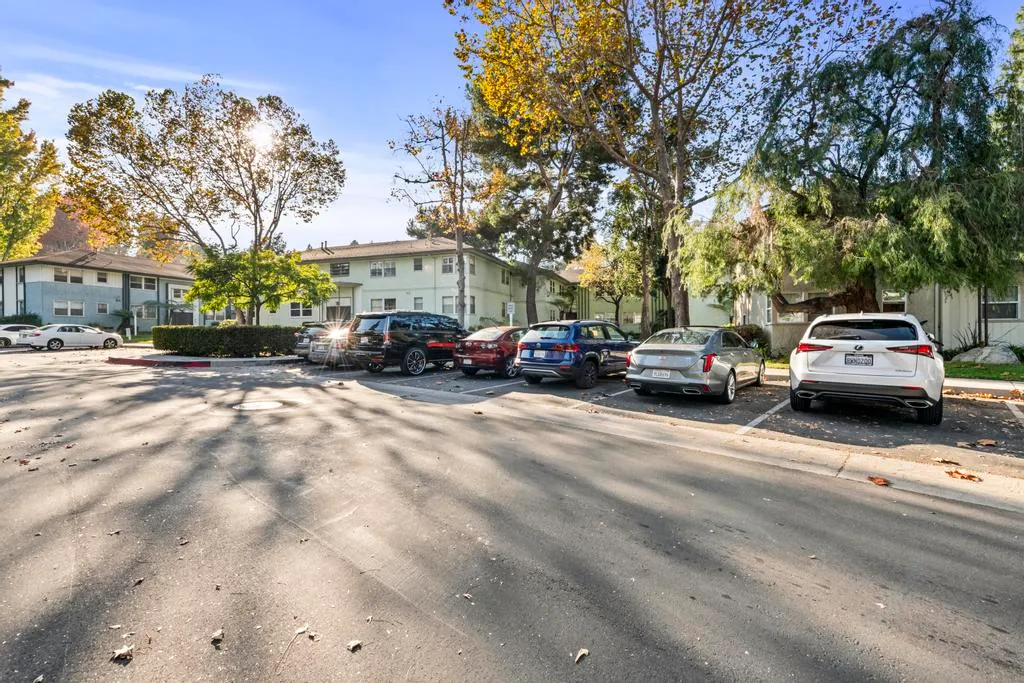 $520,000 | 5825 Bowcroft Street, Unit 1, Los Angeles, CA 90016