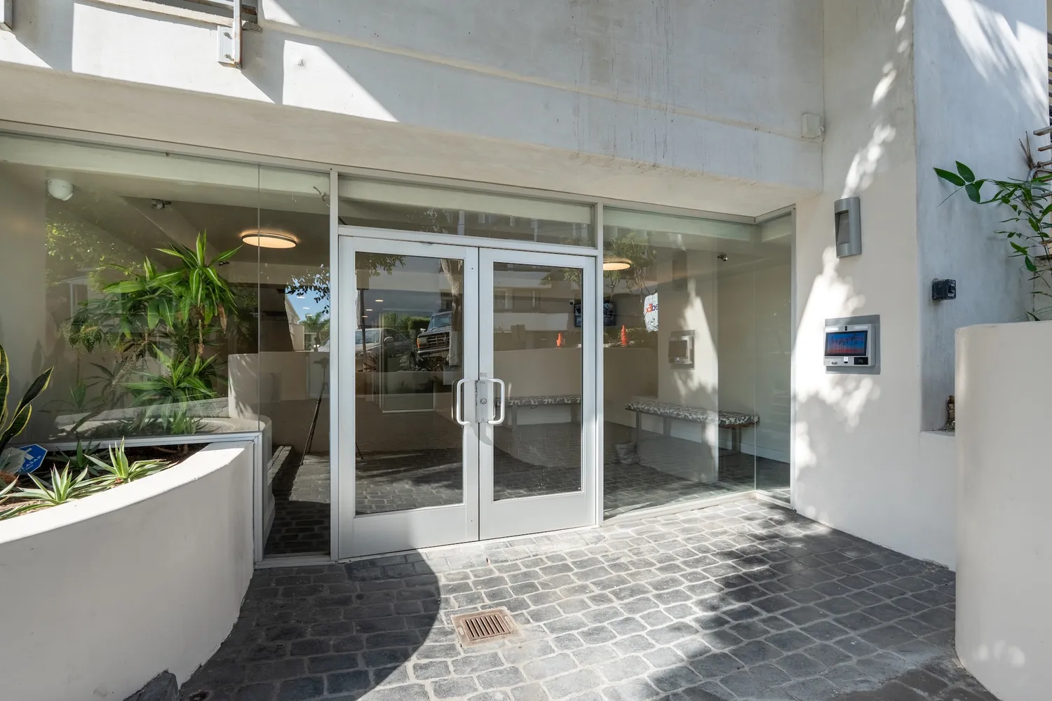 $1,025,000 | 1129 Larrabee Street, Unit 6, West Hollywood, CA 90069