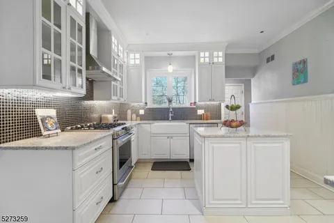 $1,695,000 | 116-118 Wyoming Avenue, Maplewood, NJ 07040