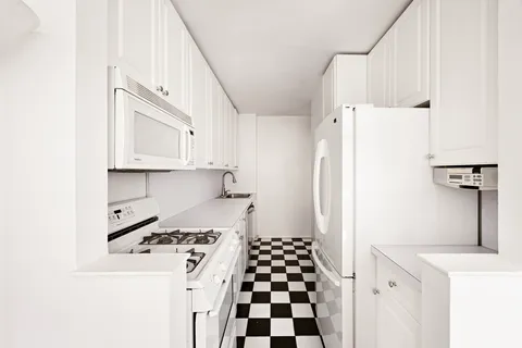 $1,250,000 | 165 West End Avenue, Unit 9K | Upper West Side