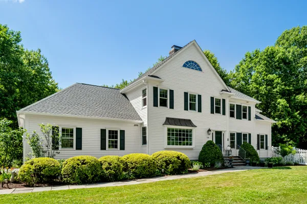 $1,949,000 | 1680 Cross Highway, Fairfield, CT 06824