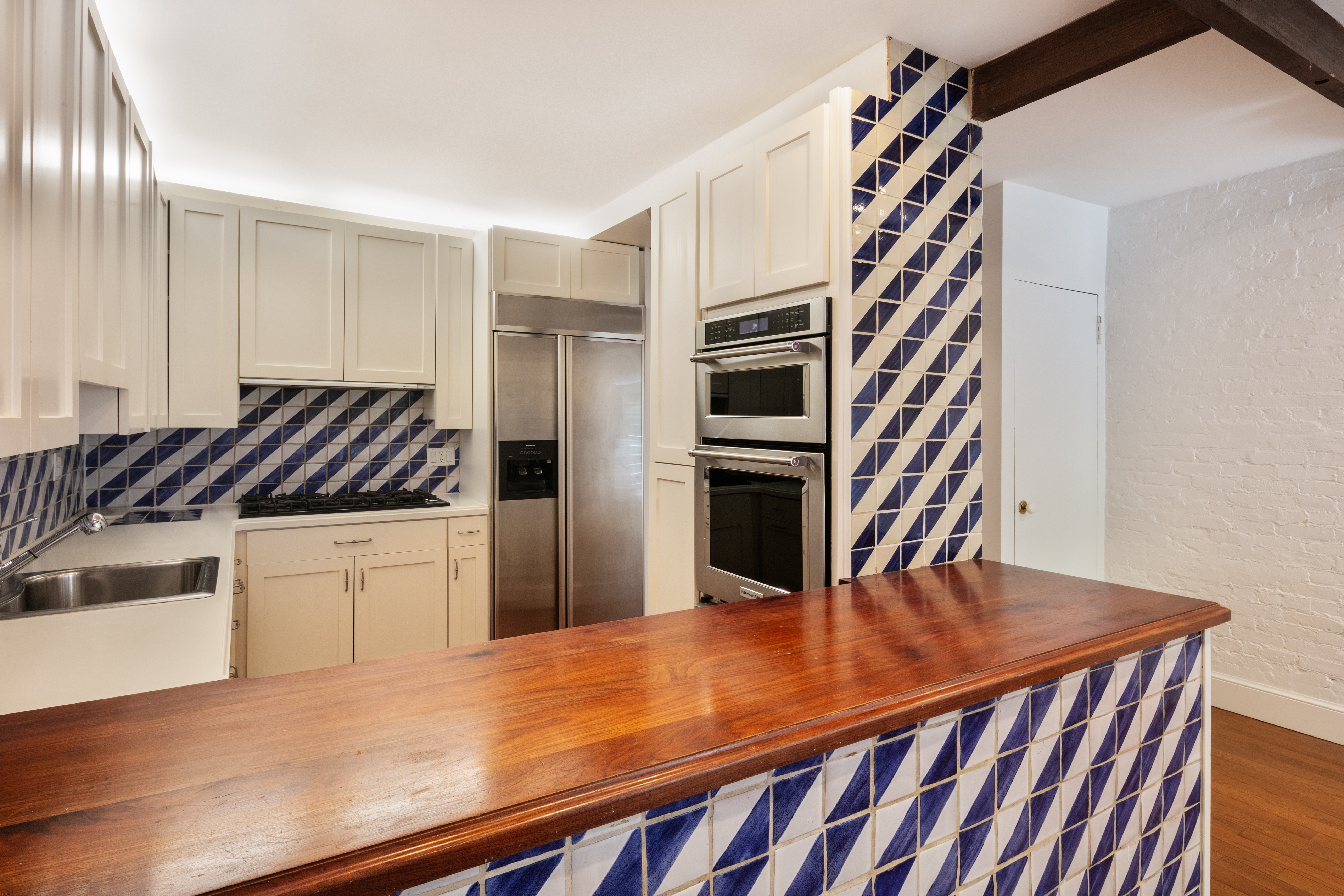 112 West 78th Street, Unit PARLOR Manhattan, NY 10024 - Photo 18 of 37 a kitchen with stainless steel appliances a refrigerator and a stove top oven