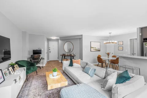 $1,299,000 | 2 Charlton Street, Unit 5A | Hudson Square