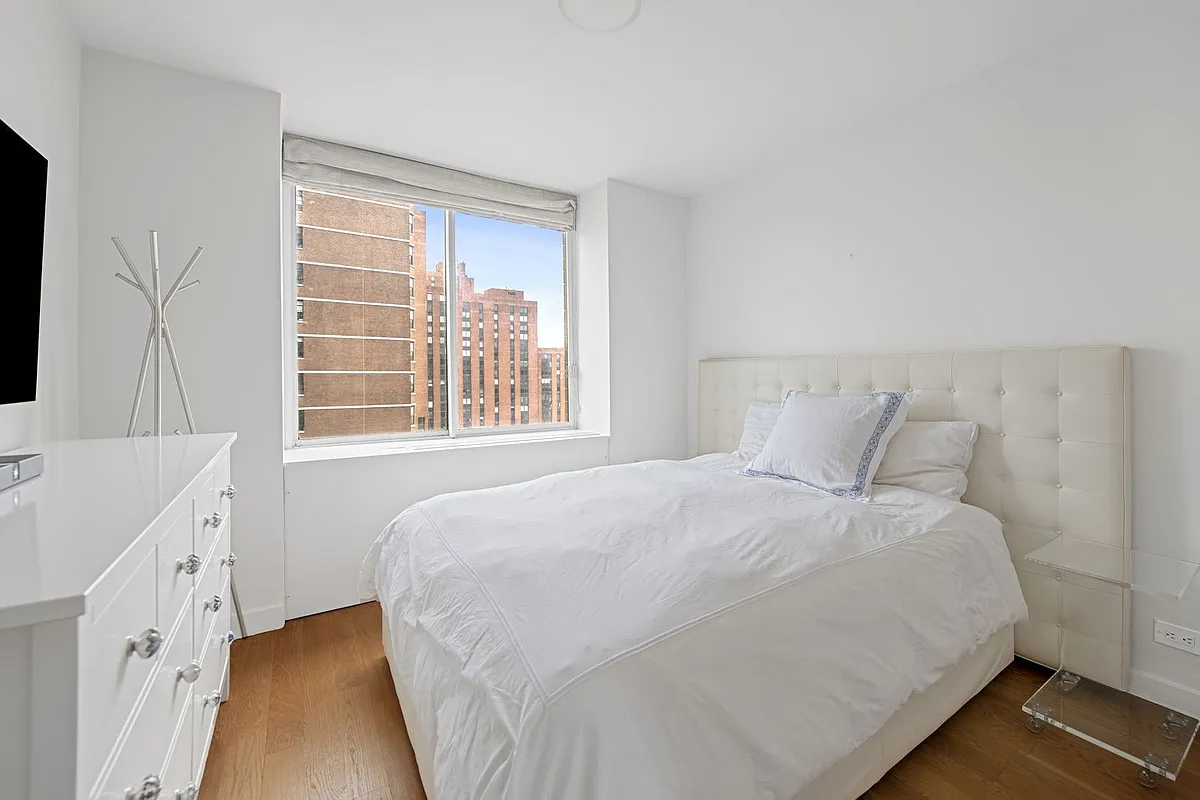 200 East 89th Street, Unit 20D Manhattan, NY 10128 - Photo 5 of 9