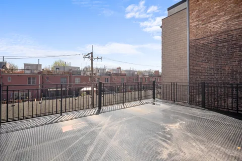 $3,800 | 1327 West Taylor Street, Unit 3W, Chicago, IL 60607