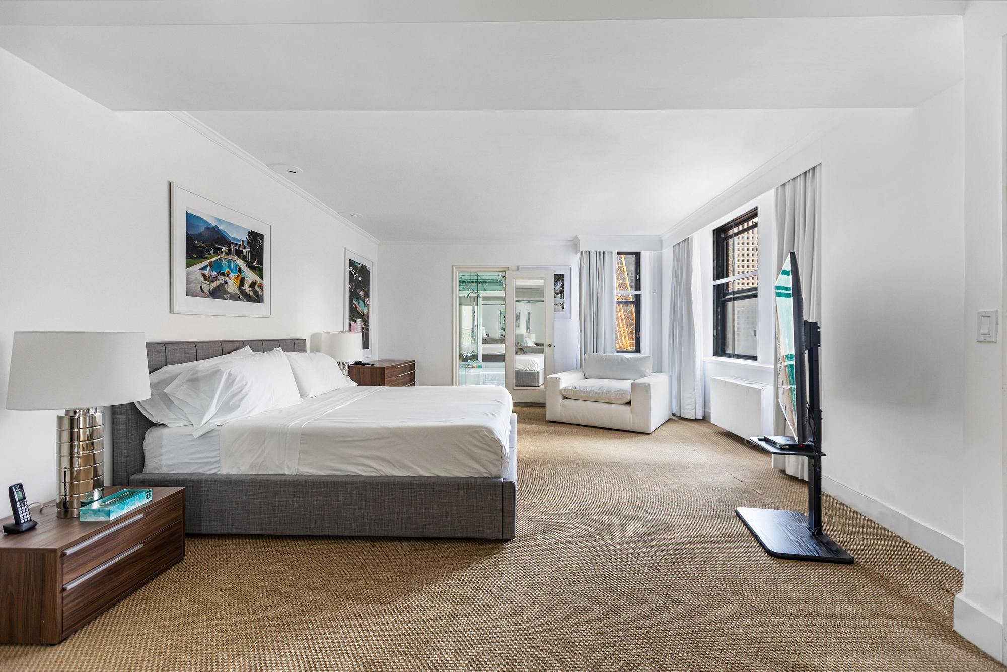 111 East 56th Street, Unit 2100 Manhattan, NY 10022 - Photo 30 of 45