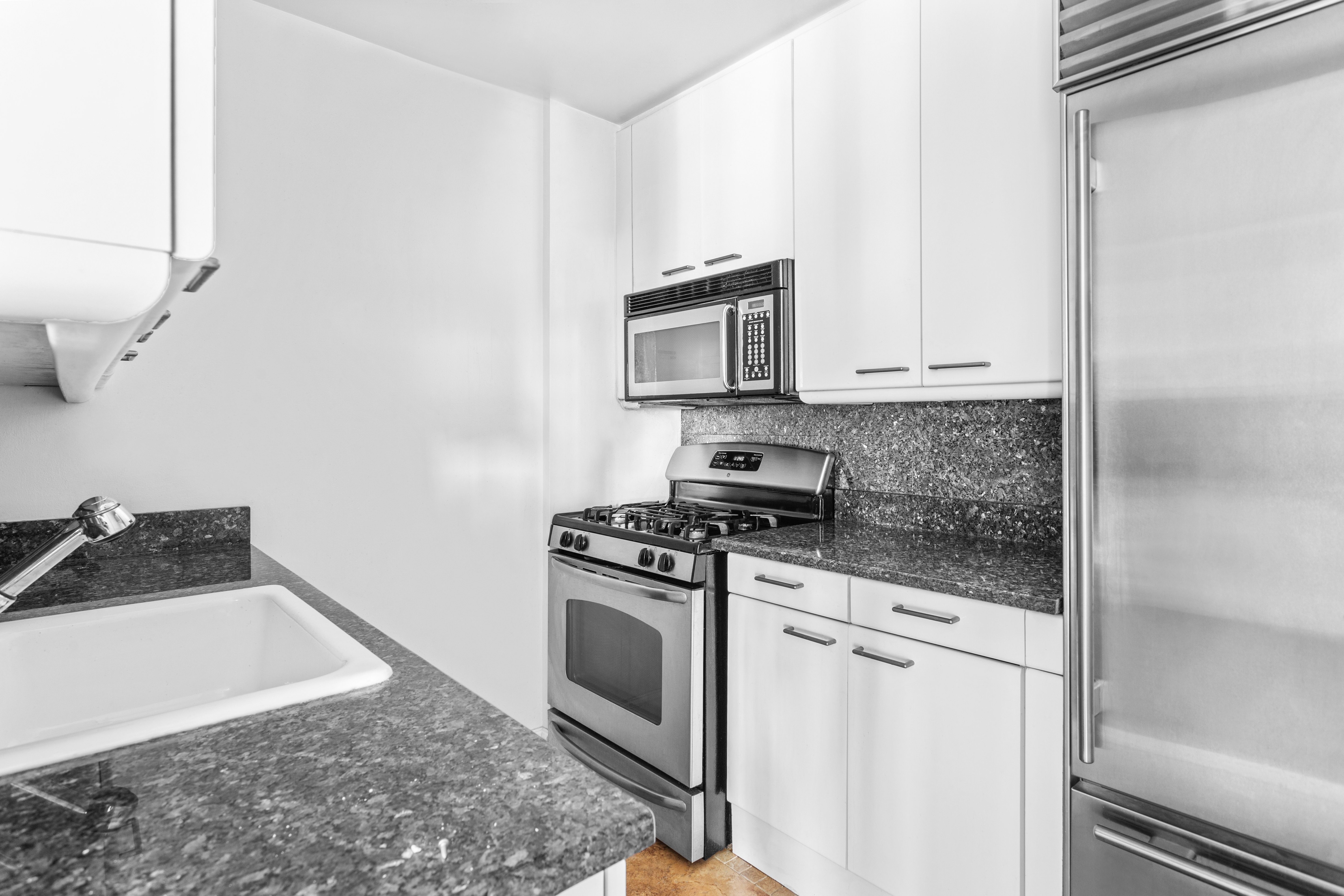 146 West 57th Street, Unit 34A Manhattan, NY 10019 - Photo 11 of 18