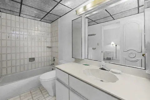 $1,199,000 | 4925 Collins Avenue, Unit 1A, Miami Beach, FL 33140