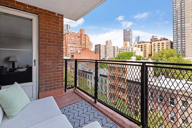 $1,290,000 | 444 East 84th Street, Unit 8F | Upper East Side