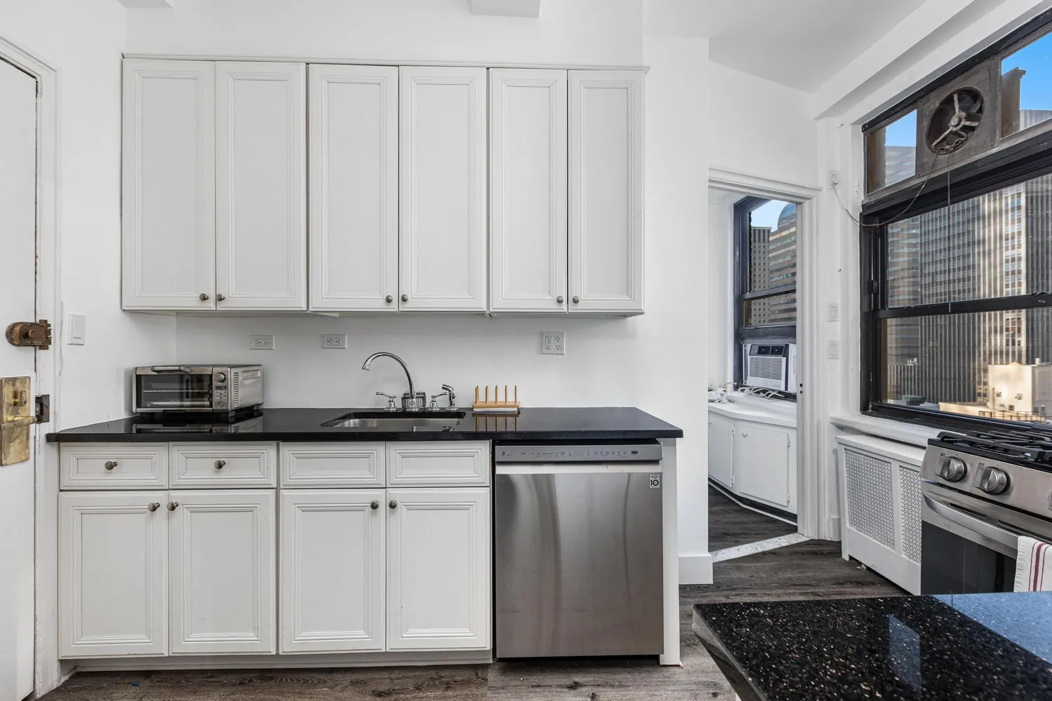 $25,000 | 111 East 56th Street, Unit 2100 | Midtown East