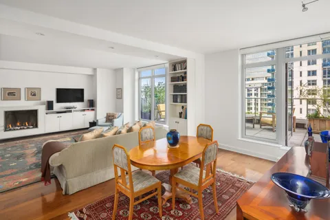 $3,595,000 | 2 Northside Piers, Unit 6JH | Williamsburg
