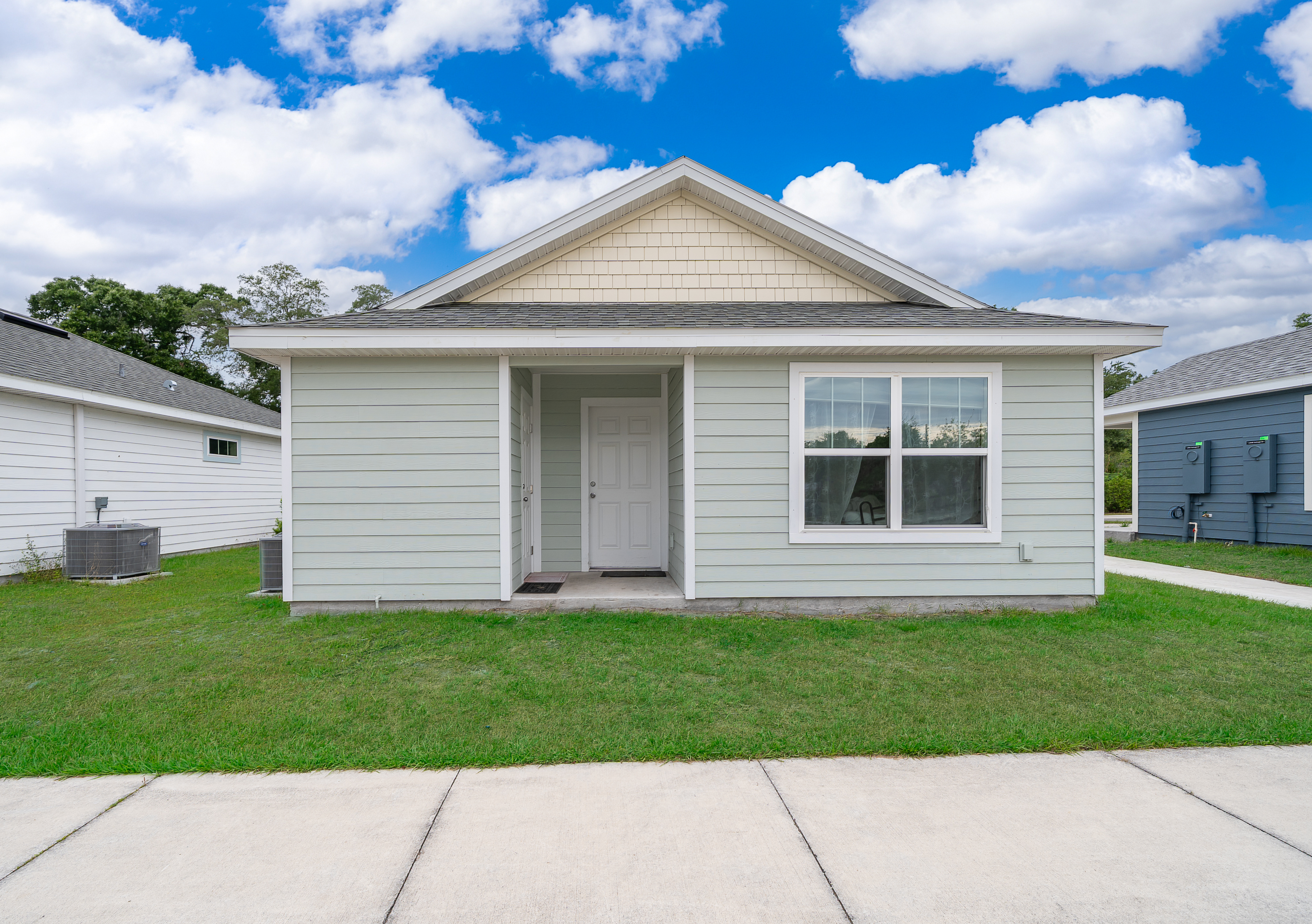 1360 Cottage Circle Tavares, FL 32778 - Photo 7 of 25 a front view of a house with a yard