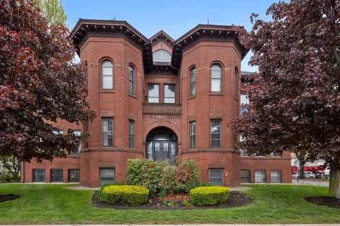 Contact Agent | 321 Plantation Street, Unit 300, Worcester, MA 01604