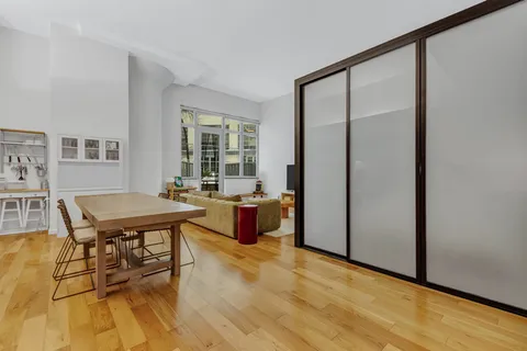 $899,000 | 27-28 Thomson Avenue, Unit 127 | Long Island City