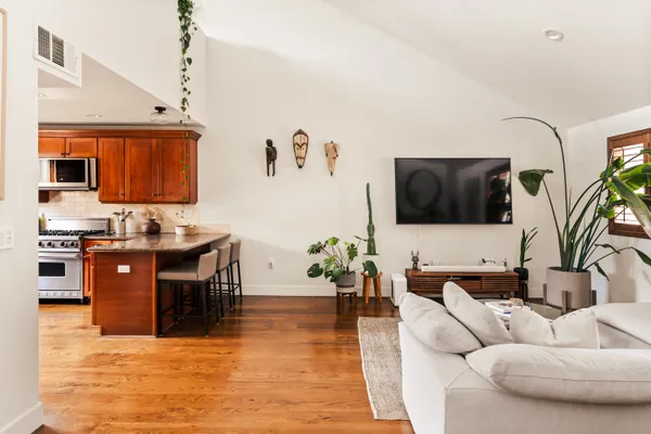 $1,249,000 | 3965 Moore Street, Unit 104, Los Angeles, CA 90066